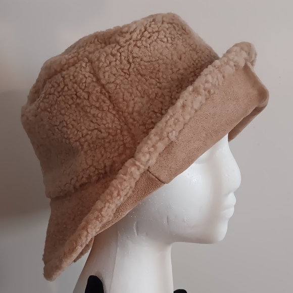 Reversible Sherpa Hat (NWT) - Picture 2 of 5